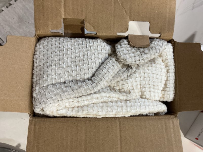 Condition photo showing Good Condition for miulee pack of 4 couch throw pillow covers 18x18 inch neutral beige/brown soft decorative chenille pillow covers farmhouse accent cushion covers for boho spring home decor sofa bedroom living room 18" x 18" (pack of 4) neutral beige/brown
