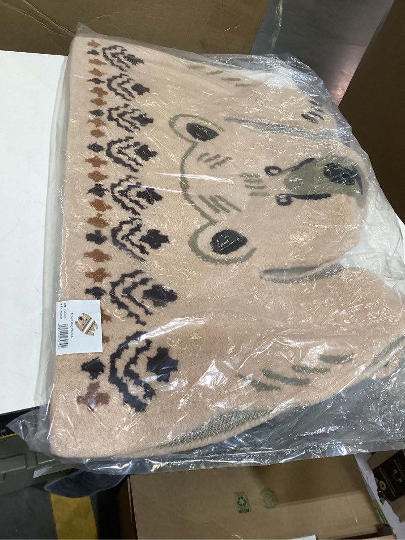 Condition photo showing Good Condition for bear rug