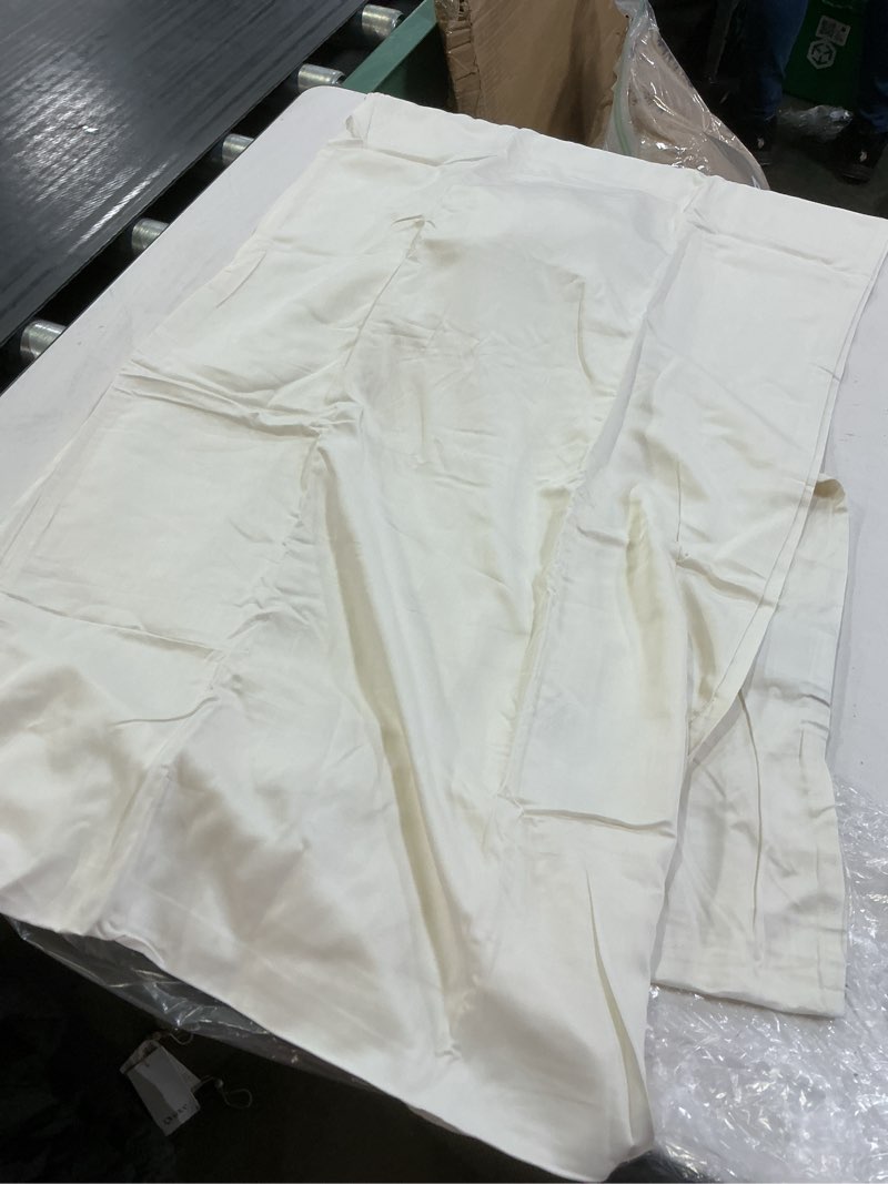 Condition photo showing Good Condition for bamboo pillowcase set king 