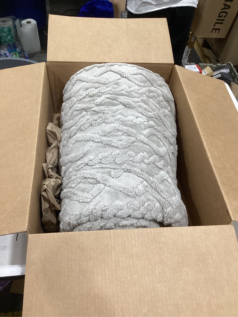 Condition photo showing Good Condition for bedsure gentlesoft sherpa king size blanket for bed- fleece fluffy & cozy cable jacquard tufted for women gift, thick and warm christmas blanket for winter, beige, 108x90 inches 04 - beige king (108" x 90")