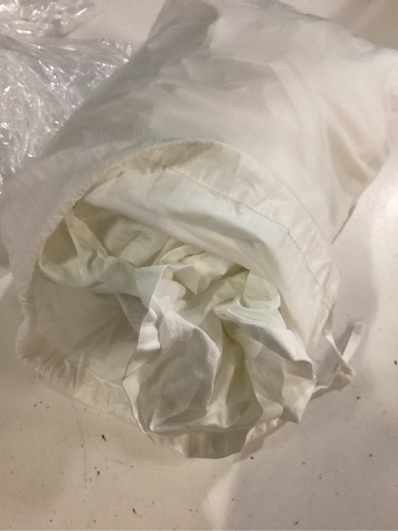 Condition photo showing As Is for sheet set white twin xl