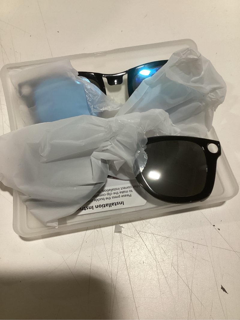 Condition photo showing New/Like New for Smart glasses clip set hibloks 2pc