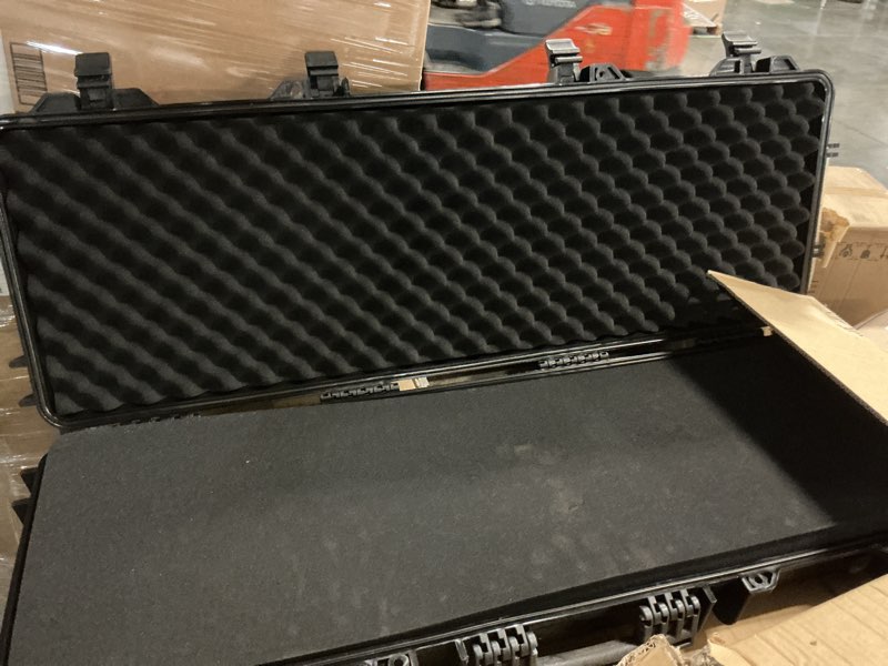 Condition photo showing Good Condition for vevor hard rifle case, lockable rifle case with pre-cut foams, 40 in gun storage with wheels, ip67 waterproof & dustproof movable large pistol storage for rifles, shotguns, airsoft guns, black
