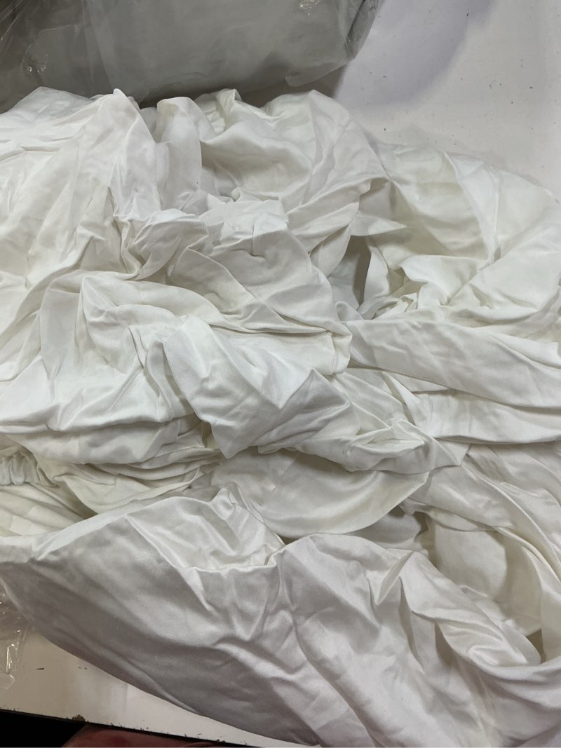 Condition photo showing Good Condition for bamboo fitted sheet set, queen, white
