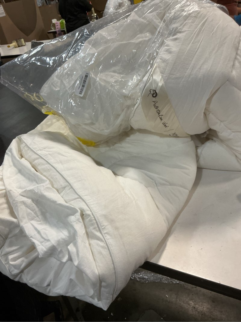 Condition photo showing As Is for YOUR MOON 100% Organic Wool Mattress Topper Twin Size, Thick Pillow Top Mattress Pad, 800GSM Natural Wool Filling, Back Pain Relief Bed Topper with Cotton Cover-16'' Depth, 39"x75" (Striped White) Striped White Twin