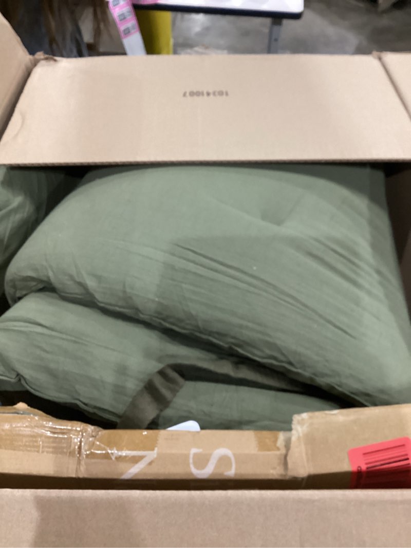 Condition photo showing As Is for ZonLi Japanese Floor Futon Mattress Full Size 80"x 54", 100% Cotton Cover 2.5'' Thicken Tatami Mattress, Foldable Sleeping Pad, Portable Dormitory Tatami Mat Winter Moss Full(80"L x 54"W x 2.5"Th)