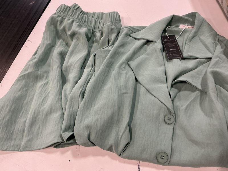 Condition photo showing New/Like New for (size large) fantaslook 2 piece womens outfit sets button down shirts and shorts casual lounge sets short sleeve pajamas sets summer loungewear