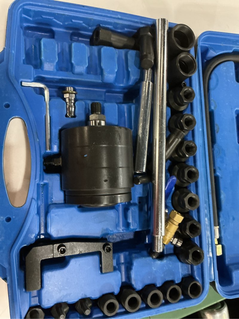Condition photo showing Good Condition for Universal Pneumatic Diesel Fuel Injector Puller Tool Kit 28pcs Injector Remover Extractor with Impact Air Tool Injector Puller Extension Rods Compatible with Benz for Bosch for Siemens Diesel Engine 28PCS KIT