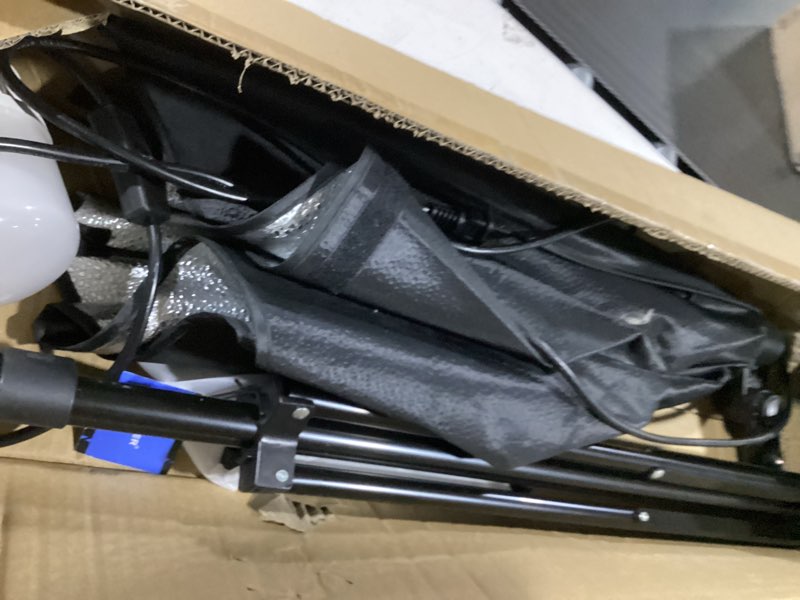 Condition photo showing Good Condition for neewer 700w equivalent softbox lighting kit, 2pack ul certified 5700k led lighting bulbs, 24x24 inches softboxes with e26 socket, photography continuous lighting kit photo studio equipment nk200 2-pack
