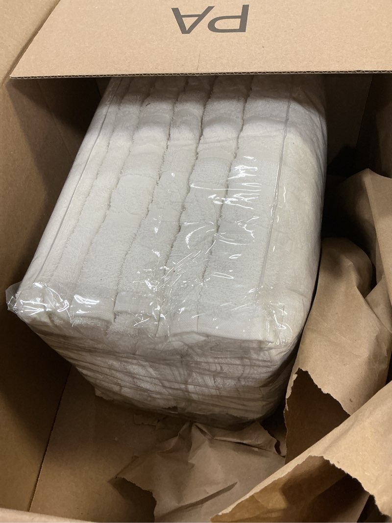 Condition photo showing New/Like New for 4 Pack White Bath Towels (Extra Large) 39"x59" - 600 GSM Soft & Quick Dry Towels for Bathroom - Highly Absorbent 100% Cotton Hotel Towels for Bathroom Luxury - Perfect for Spa, Bathrooms