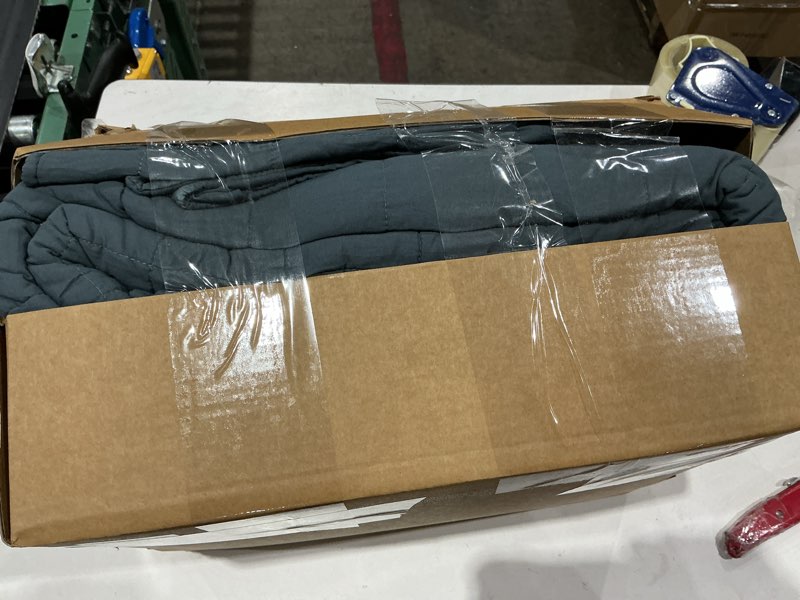 Condition photo showing As Is for evergracehome 100% cotton box stitch quilt bedding set king size 3 pieces, garment-washed lightweight soft cozy coverlet, oversized quilted bedspread sets with 2 shams for all season, midnight blue king (108” x 96”) midnight blue