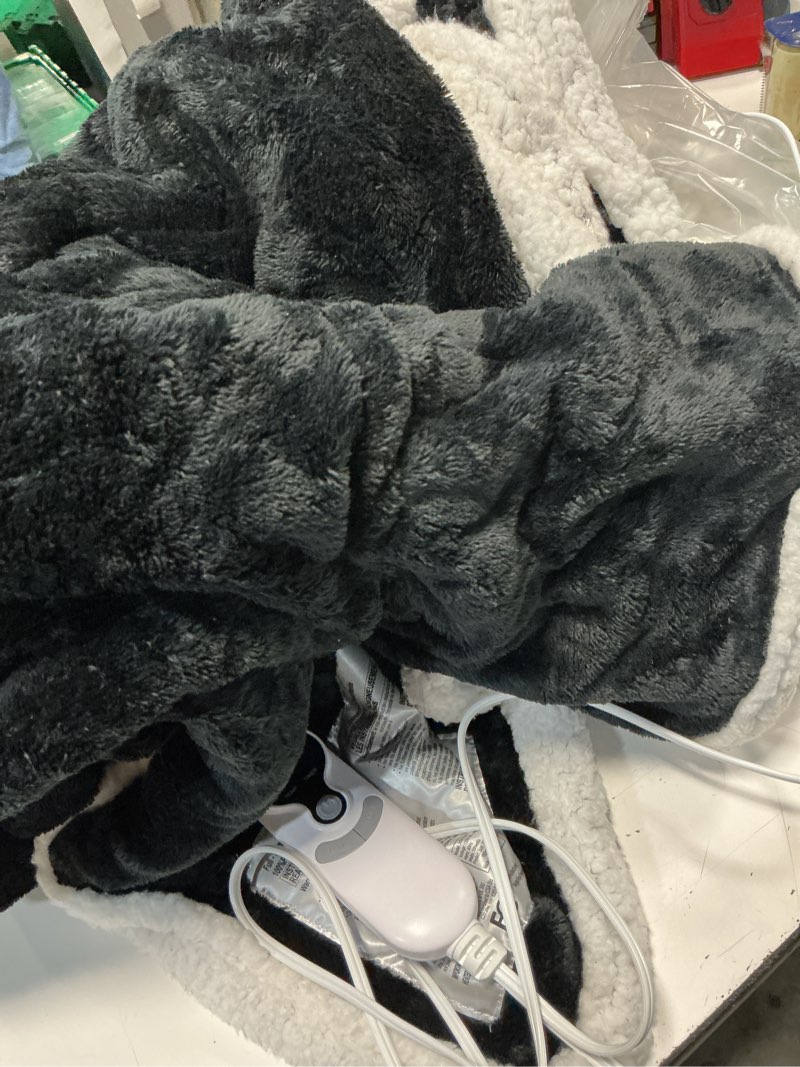 Condition photo showing Good Condition for homemate electric heated blanket full size - 72"x84" heating blanket full size 1/2/4/6/8 hours auto-off 10 heat level over-heat protection flannel sherpa etl certification 01 - light grey full(72"x84")