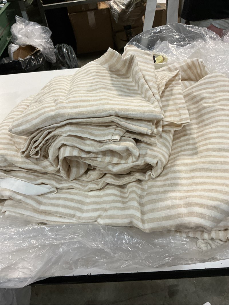 Condition photo showing Good Condition for quince european linen sheet set pattern: natural/white stripe size queen 