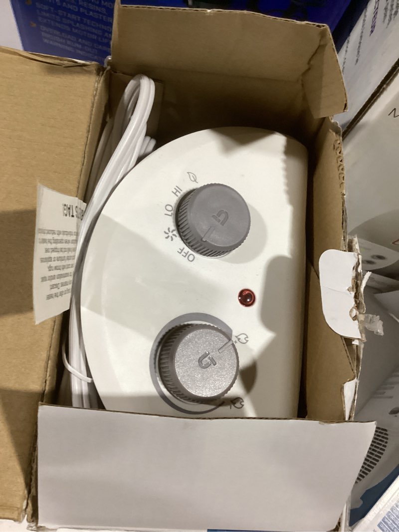 Utilitech 1500 -Watt Fan Compact personal Indoor Electric Space Heater with Thermostat