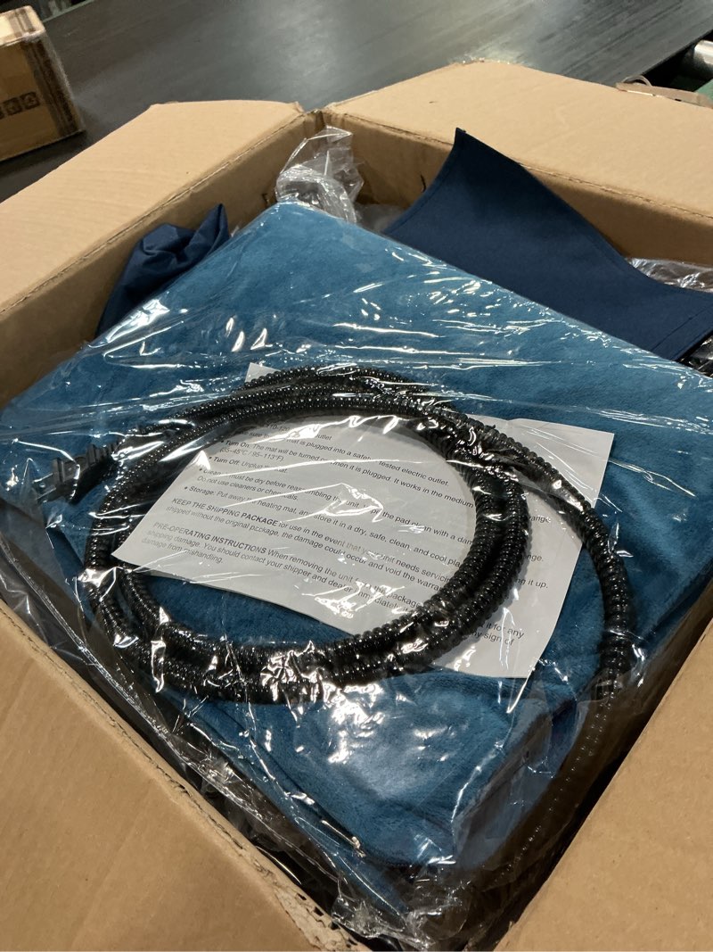 Condition photo showing Good Condition for Extra-Wide Heated Cat House for Outdoor Use, Waterproof Insulated Shelter for Winter with Escape Exit, Spacious 23.5" × 21" × 16", Safe Heated Bed, Foldable, Connects to Feeding Station – Blue