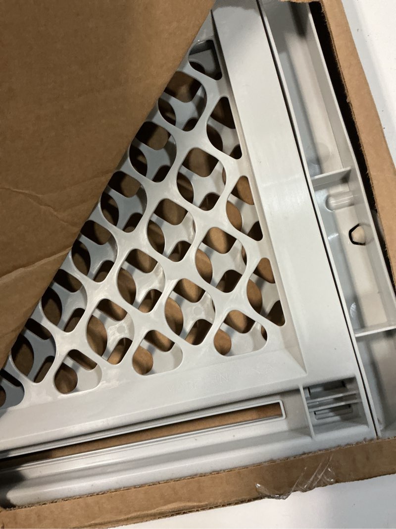 Condition photo showing Good Condition for north states 5-way pet gate, model# 8619