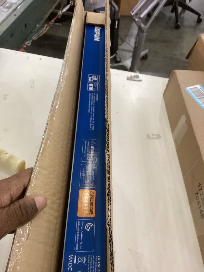 Condition photo showing New/Like New for M SANMERSEN Kids Music Keyboard, 61-Key Portable Electronic Piano Toy with Microphone, Teaching Tool for Beginners, Ages 3-12, Black 24.4*6.3*1.8 inch