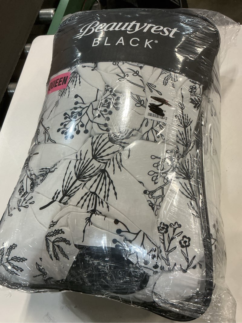 Condition photo showing As Is for Beauty rest  queen edredon