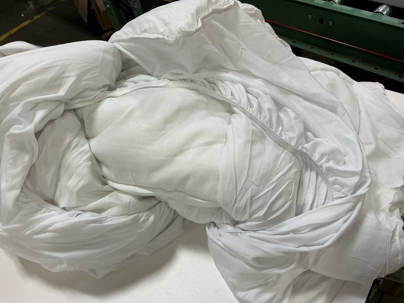 Condition photo showing As Is for (Similar)Utopia Bedding Quilted Fitted Mattress Pad, Queen Size, Elastic Fitted Mattress Topper Protector and Cover with Deep Pocket Stretches up to 16 Inches, Machine Washable (White) White Queen (Pack of 1)