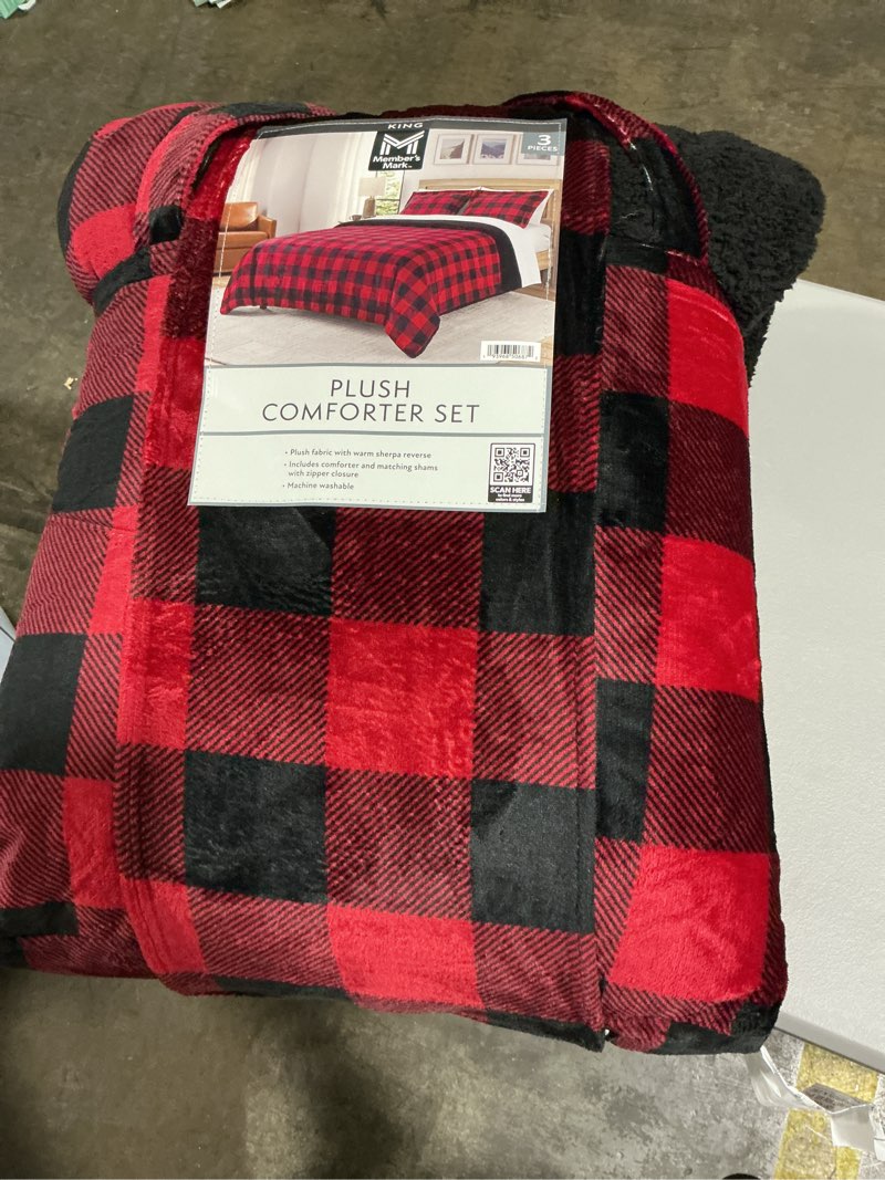Condition photo showing New/Like New for member's mark 3-piece printed plush comforter set king