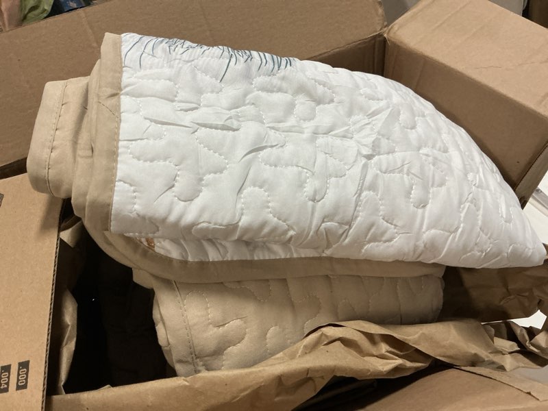Condition photo showing As Is for dinjoy khaki quilt set full size, floral bedspread set 3 pieces reversible summer bedding set microfiber lightweight bedspread coverlet farmhouse set for women girls 78"x90" khaki full