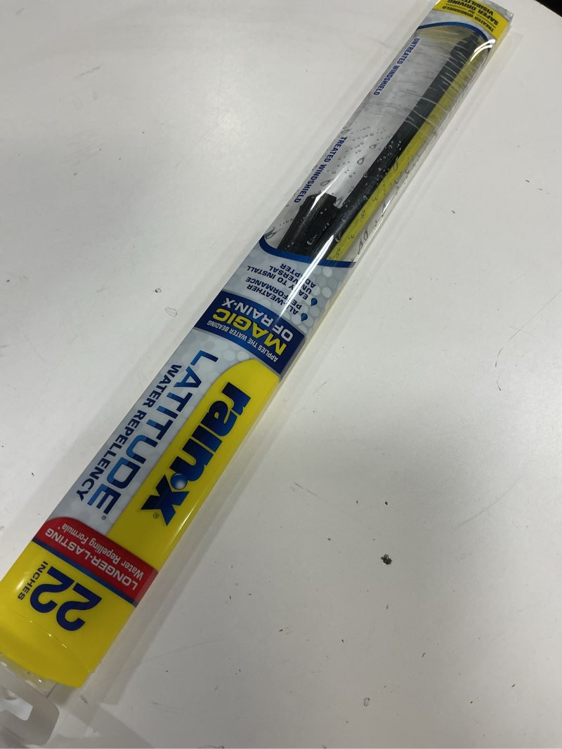 Condition photo showing Good Condition for Rain-X 5079279-2 Latitude 2-In-1 Water Repellent Wiper Blades, 22 Inch Windshield Wipers (Pack Of 1), Automotive Replacement Windshield Wiper Blades With Patented Rain-X Water Repellency Formula 22" Latitude