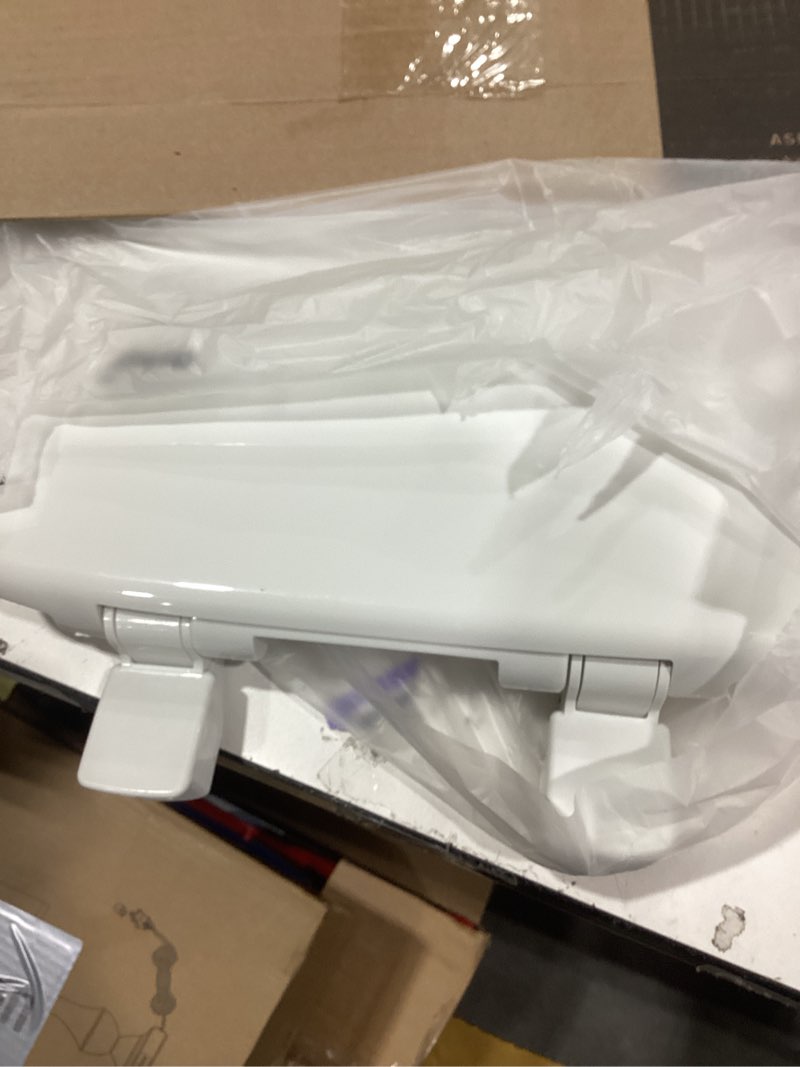 Condition photo showing Good Condition for Bemis 730SLEC Slow Close Toilet Seat, Easy Clean Hinges and Durable Plastic Seat, Made in USA, Round, White Round - Slow Close