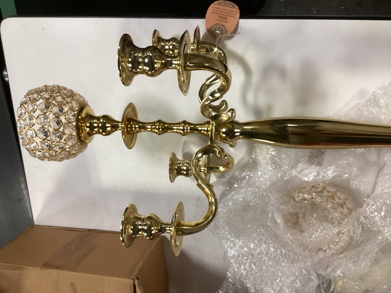 Deco 79 33297 Candelabra, Gold
