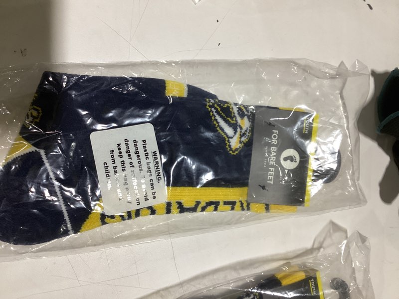 For Bare Feet NHL NASHVILLE PREDATORS MVP Crew Sock Team Color Youth