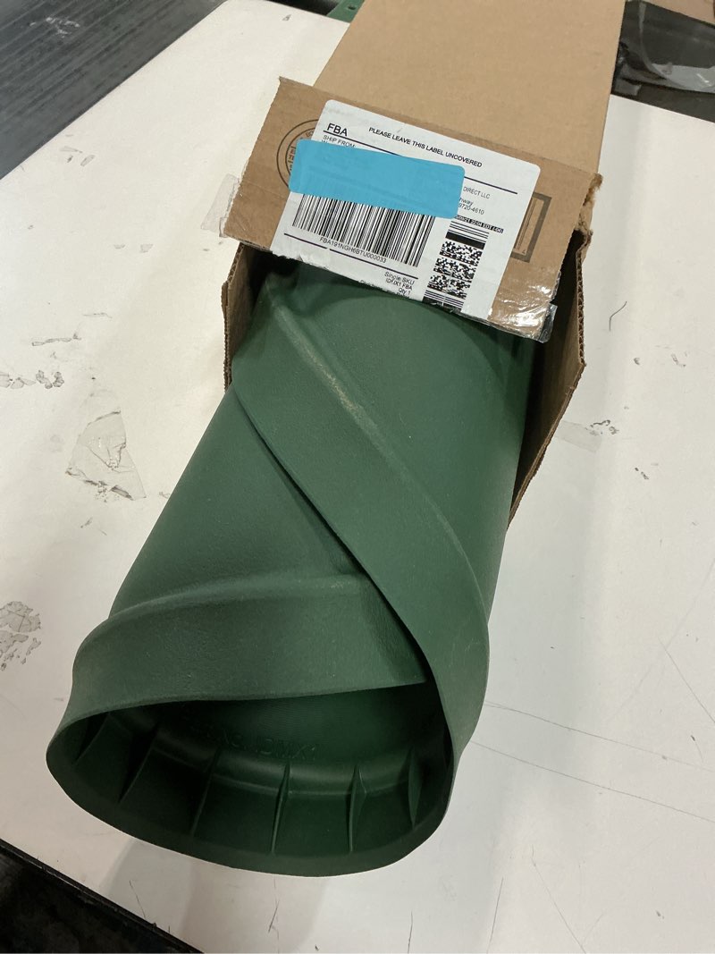 Condition photo showing Good Condition for WeatherTech Christmas Tree Mat - Heavy-Duty Christmas Tree Mat Floor Protector (Green)