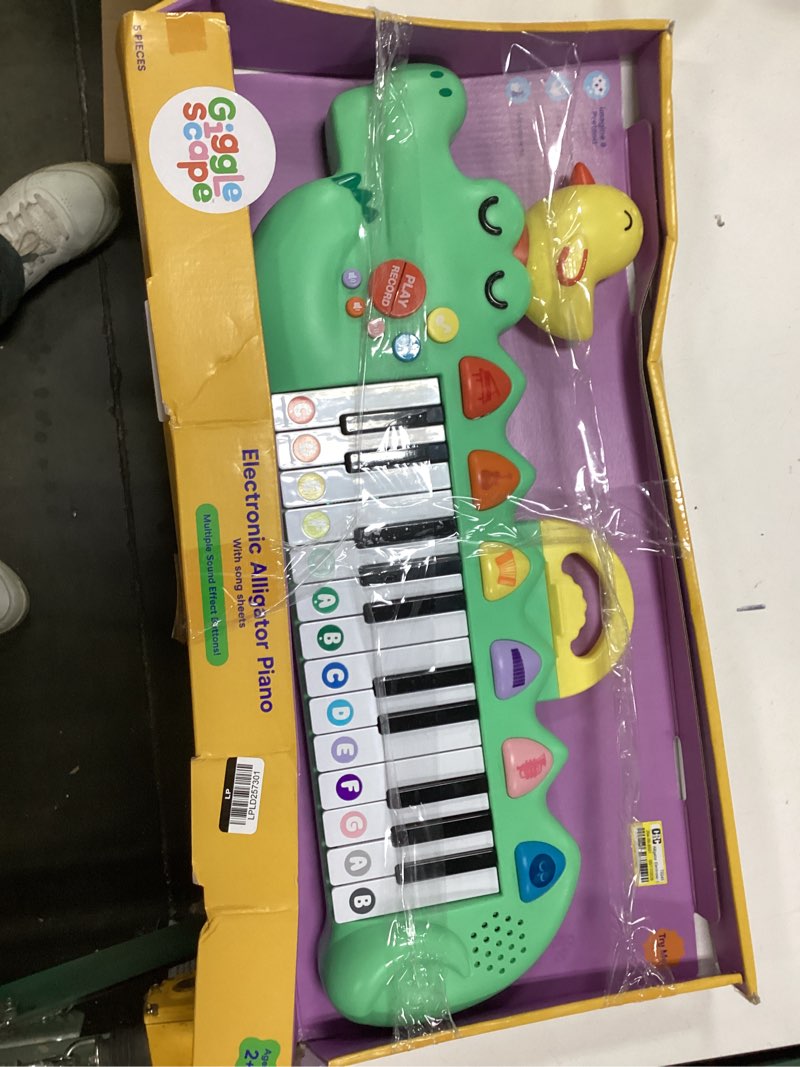 Condition photo showing New/Like New for alligator electronic portable piano - gigglescape™