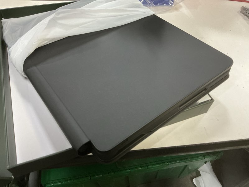 Condition photo showing Good Condition for dexnor for microsoft surface pro 11/9 case with keyboard magic-style keyboard case with detachable magnetic case & floating cantilever stand & trackpad & dual bluetooth & backlit & pen holder