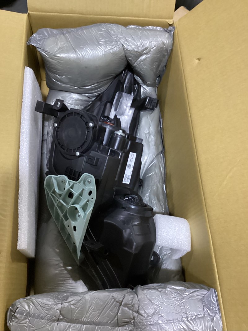 Condition photo showing Good Condition for dorman 1592503 front driver side headlamp assembly for select nissan models