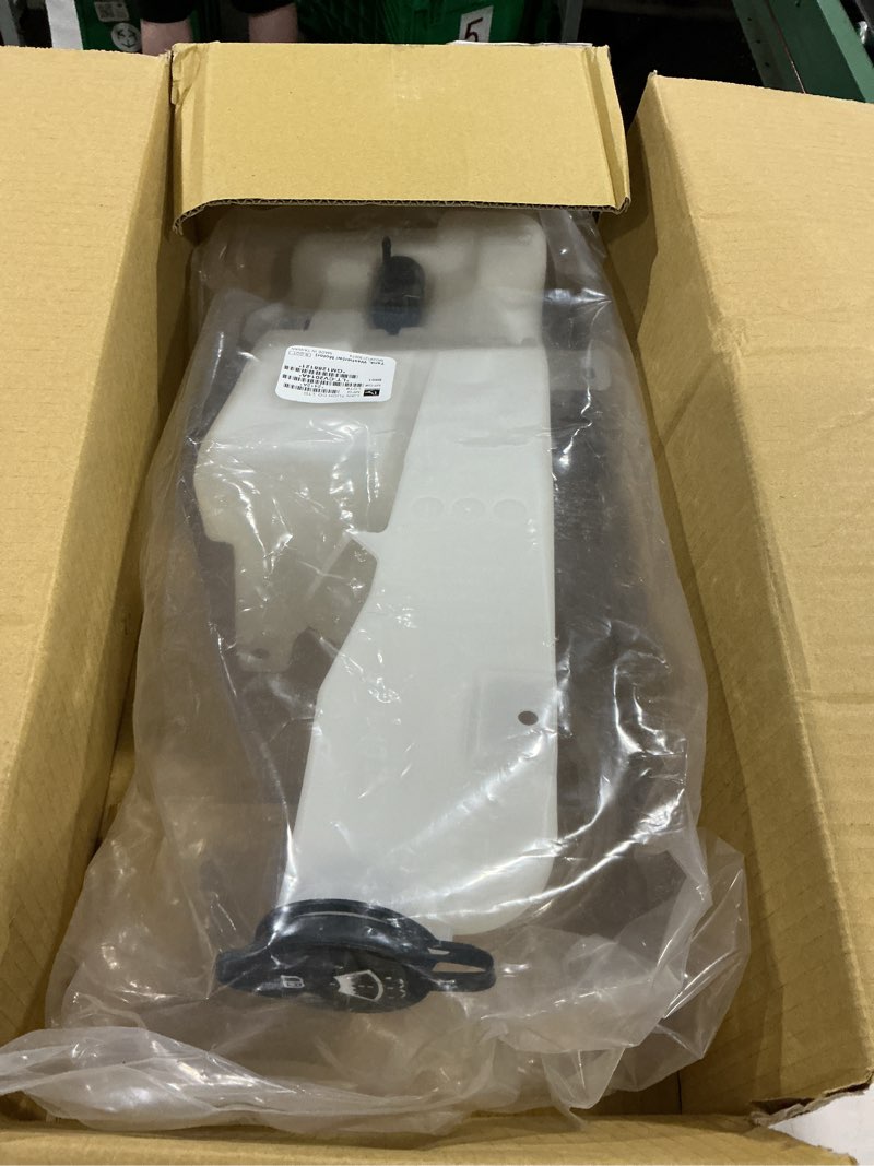 Condition photo showing Good Condition for for gmc sierra 1500/3500 classic windshield washer reservoir 2007 | single pump hole | gm1288121 | 12487670