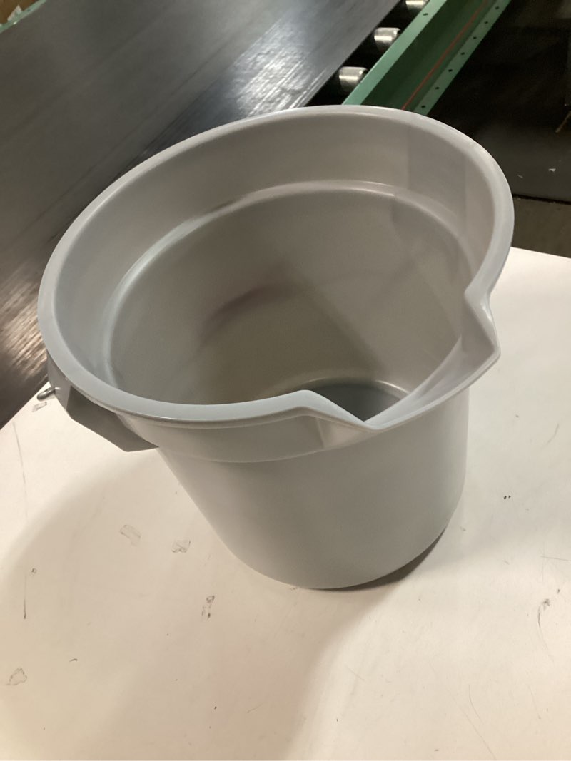 Condition photo showing Good Condition for Rubbermaid® FG296300GRAY BRUTE 10 Qt. Gray Round Bucket