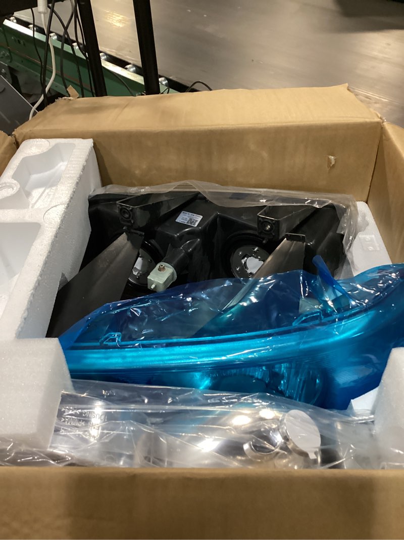 Condition photo showing New/Like New for fit 2003-2014 gmc savana 1500/ chevy express 1500 headlight for 03-23 express 2500 3500/gmc savana 2500/3500 w/bumper parking signal lightstransparent shell transparent driver+passenger side black housing /transparent reflector 03-23 chevy