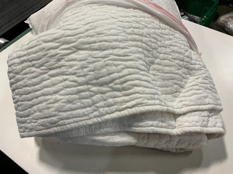 Condition photo showing Good Condition for european linen cotton stitch quilt, full/queen, white