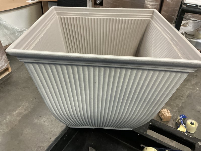 Style Selections Square 14.5-in W x 11.91-in H Off-white Recycled Plastic Indoor/Outdoor Planter