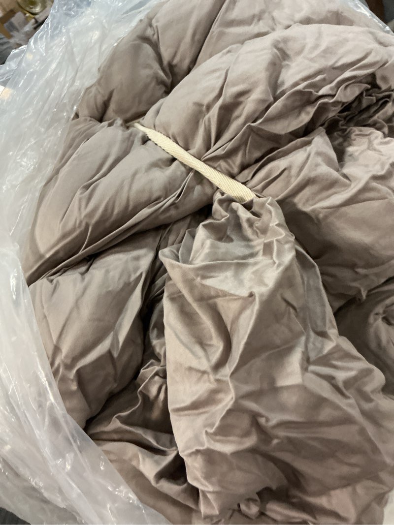 Condition photo showing New/Like New for organic cotton sateen comforter, full/queen, stone