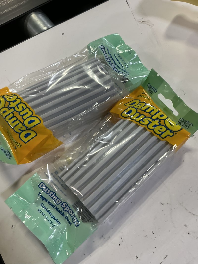 Condition photo showing Good Condition for scrub daddy damp duster, magical dust cleaning sponge, duster for cleaning venetian & wooden blinds, vents, radiators, skirting boards, mirrors and cobwebs, traps dust, grey
