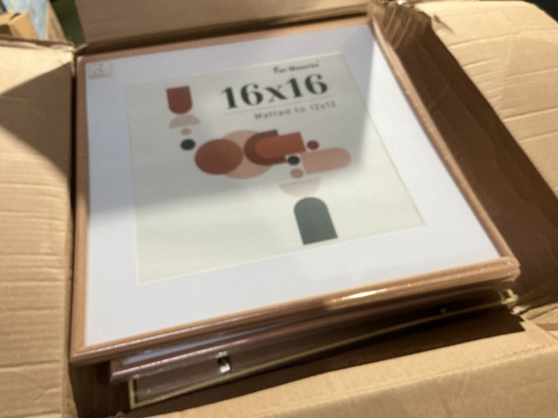 https://lotting-media.assets.bidfta.com/lotting_0752877b-ba42-4e8b-a002-a2a729f0492f