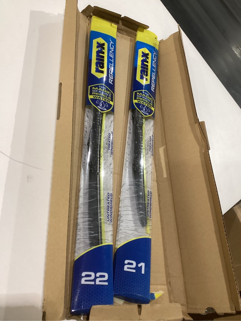 Condition photo showing Good Condition for 22\"+21\" windshield wiper blades replacement, similar to stock photo, vehicle unknown