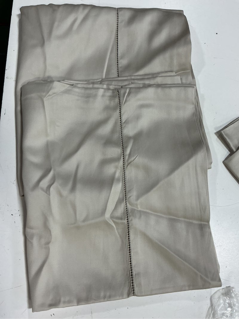 Condition photo showing Good Condition for quince organic bamboo sand standard pillowcase 