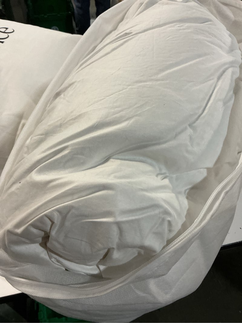 Condition photo showing Good Condition for quince twin premium down comforter lightweight 650 fill power 300 tc