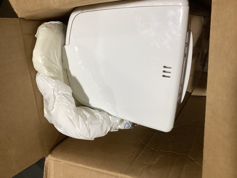 Condition photo showing Good Condition for cuisinart 14-cup coffee maker, programmable perfectemp glass carafe coffee machine with 1-4 cup setting, brew strength control and brew pause, stainless steel, dcc-3200wnas, white 14-cup glass white