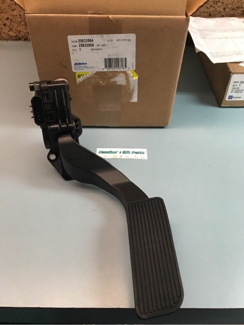 New Genuine GM 25832864 Accelerator Pedal W/ Pedal Position Sensor Silverado Sie