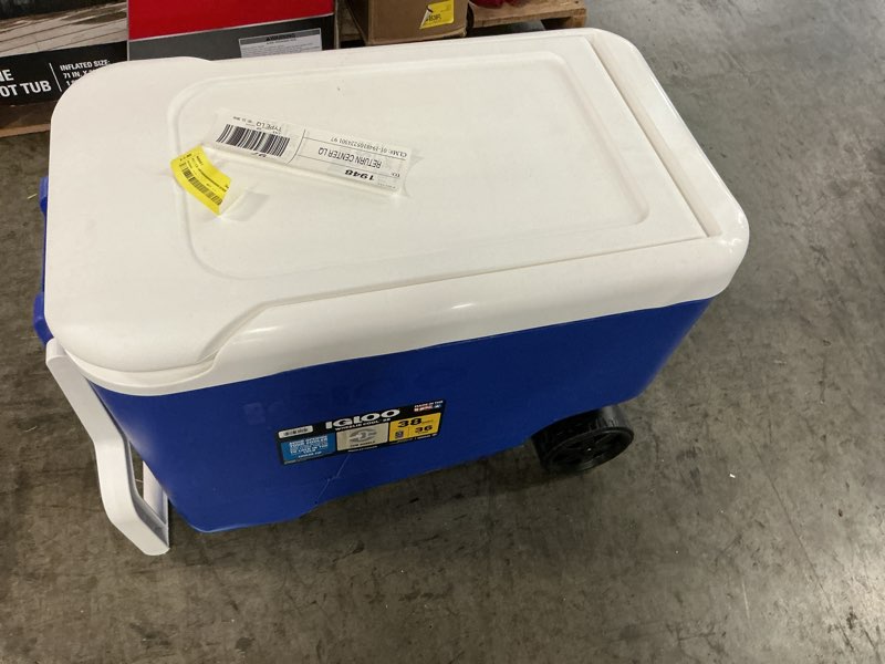 Condition photo showing Good Condition for igloo 38 qt. hard-sided ice chest cooler with wheels, blue