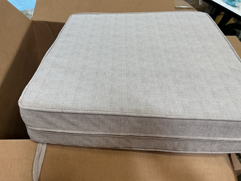 https://lotting-media.assets.bidfta.com/lotting_077144ad-64a7-4dd0-ba34-94087792ef7e