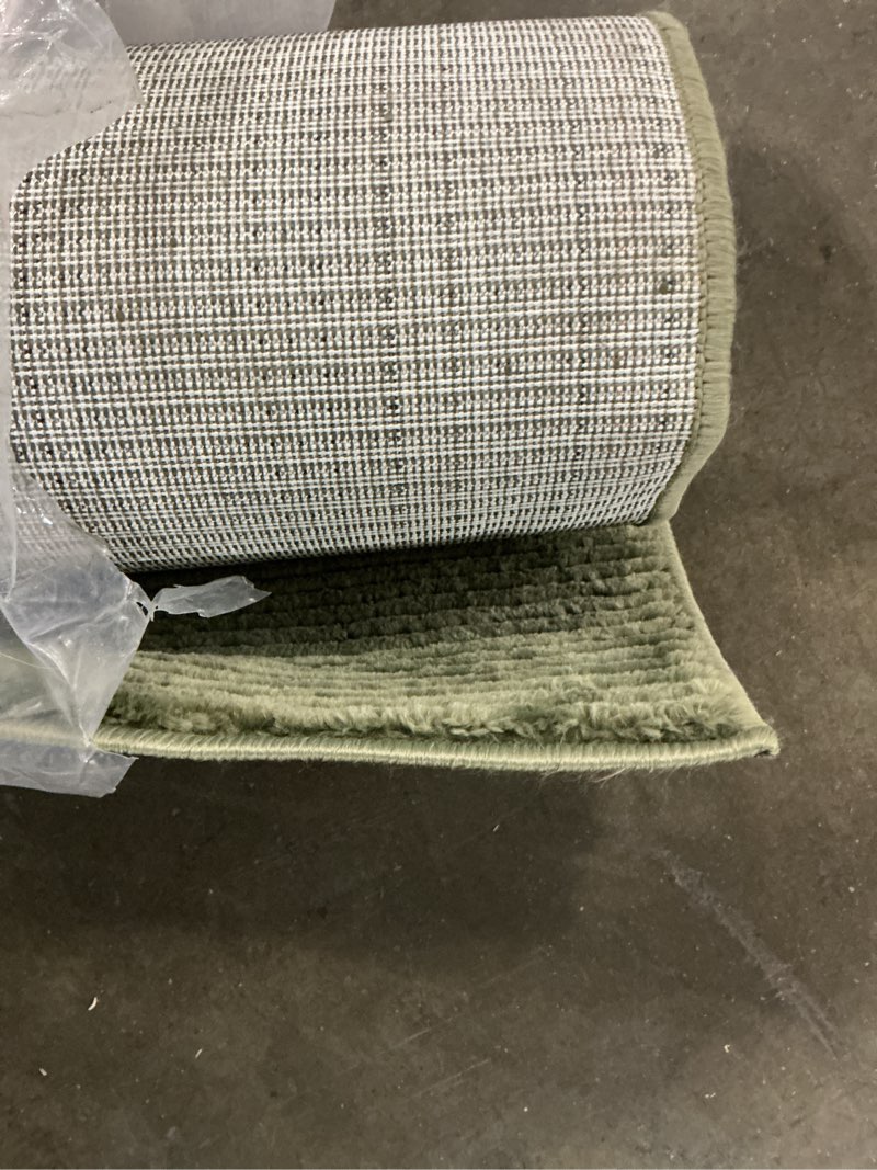 Condition photo showing Good Condition for safavieh revive collection area rug - 5'3" x 7'7", green, solid design, non-shedding & easy care, ideal for high traffic areas in living room, bedroom (rev102y) 5'3" x 7'7" (rectangular) green