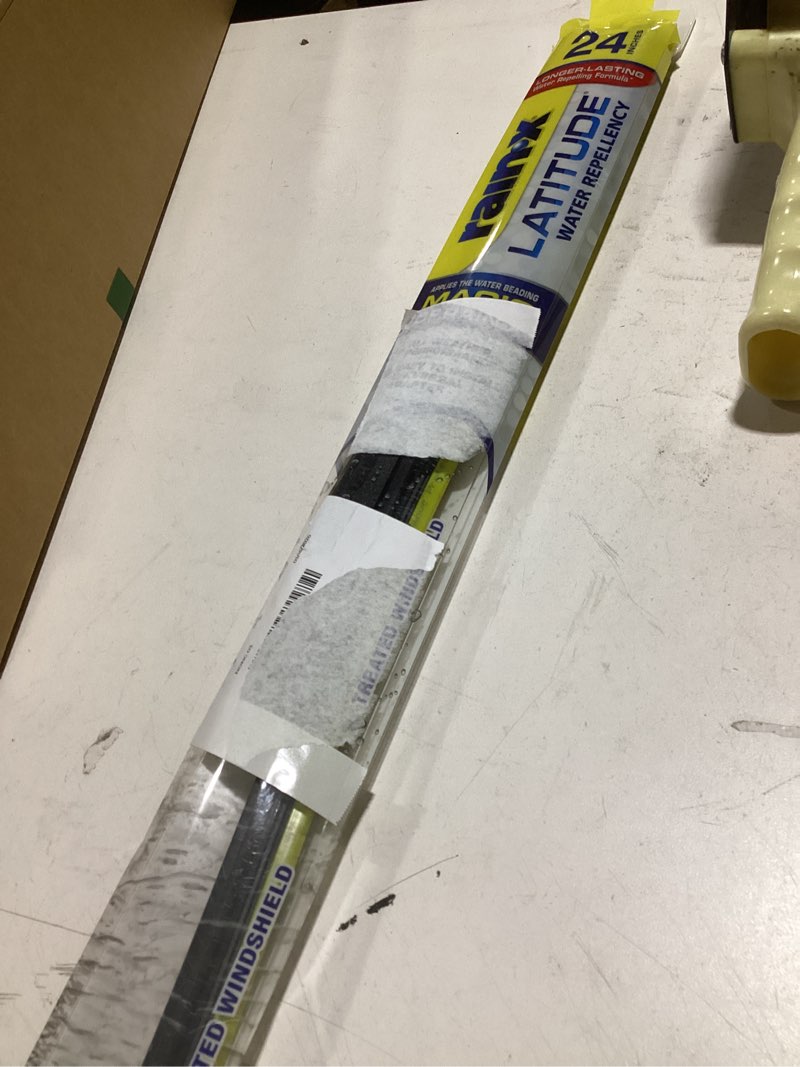 Condition photo showing Good Condition for rain-x latitude water repellency 2-in-1 windshield wiper blade 24
